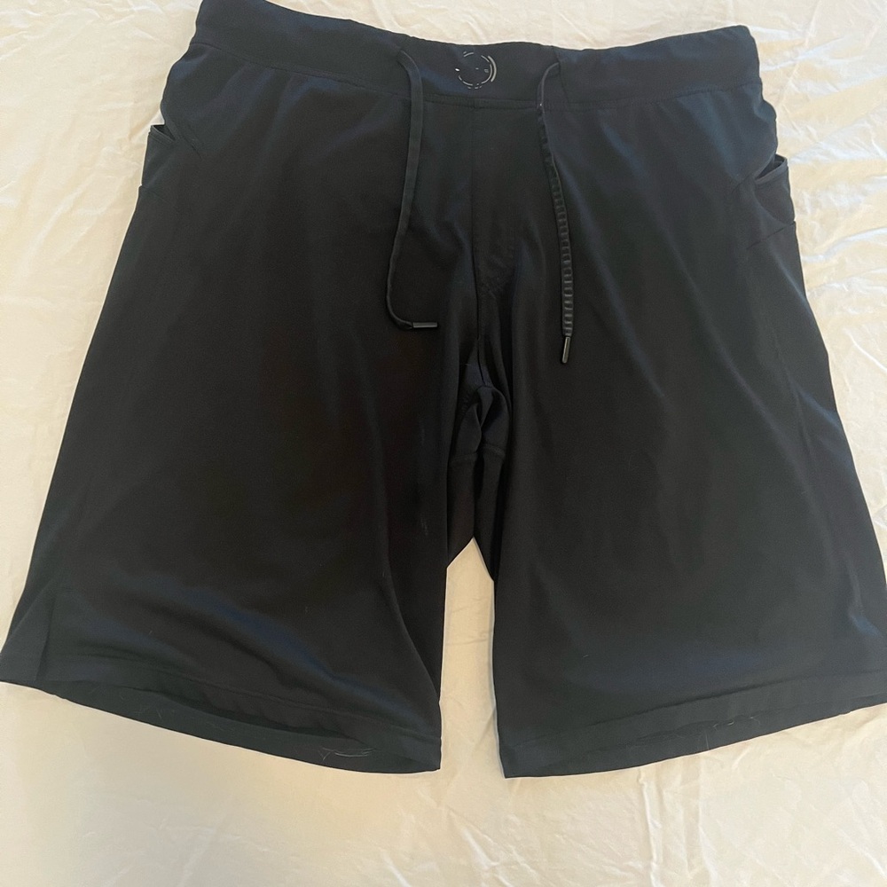 Men’s black Hylete shorts